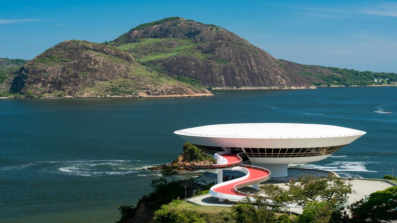 Niteroi City And Oscar Niemeyer Museum (5)