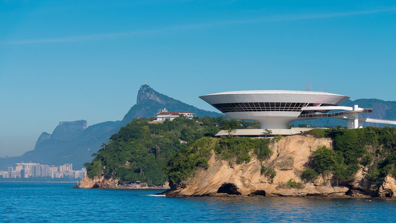 Niteroi City And Oscar Niemeyer Museum (7)