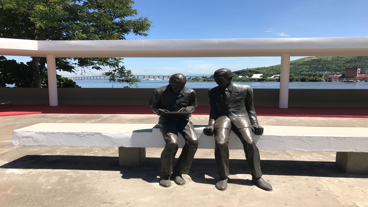 Niteroi City And Oscar Niemeyer Museum (2)