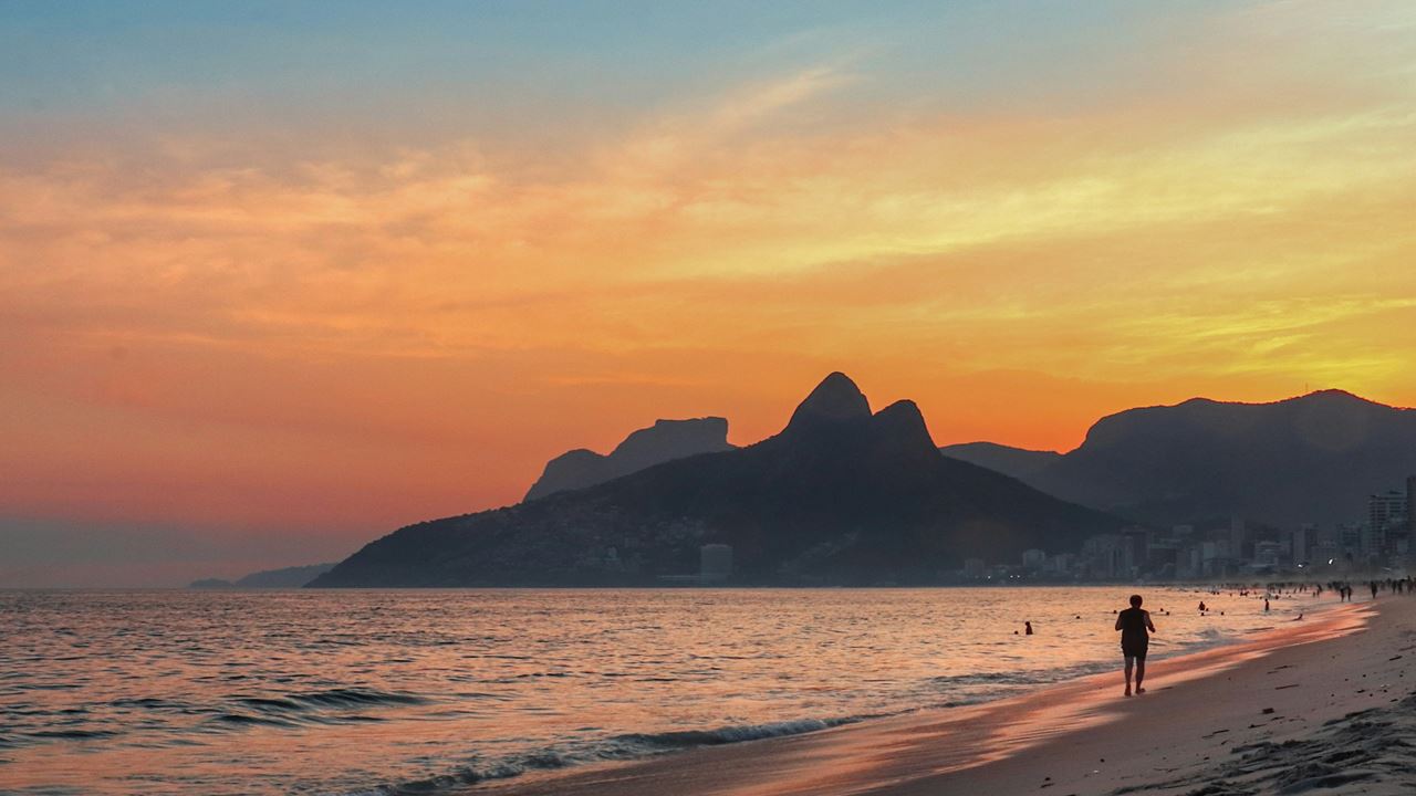 Aula De Bebidas Típicas Brasileiras Com Pôr Do Sol Na Praia De Ipanema (9)