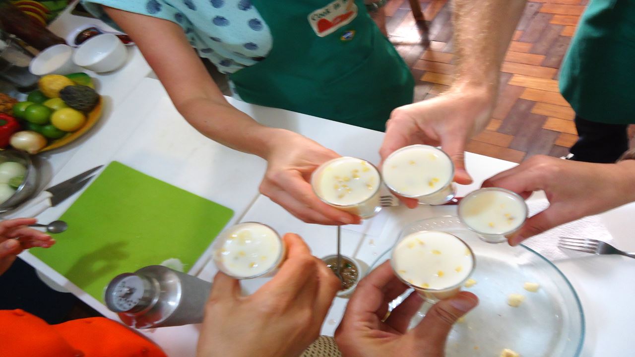 Aula De Bebidas Típicas Brasileiras Com Pôr Do Sol Na Praia De Ipanema (7)